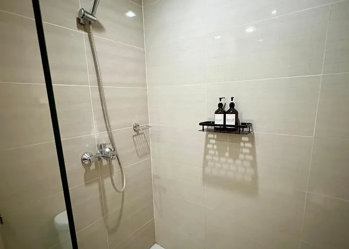 Stylish 1br In 101 Newport Near Naia *